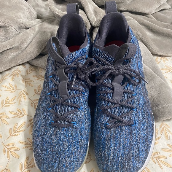 Mens nike shoes - Picture 1 of 2